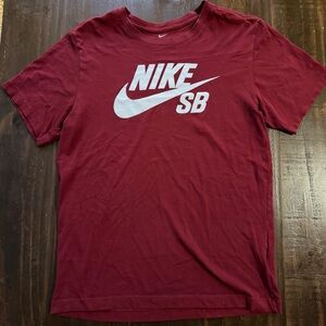 Nike SB UniSex Red T-Shirt - Size Small